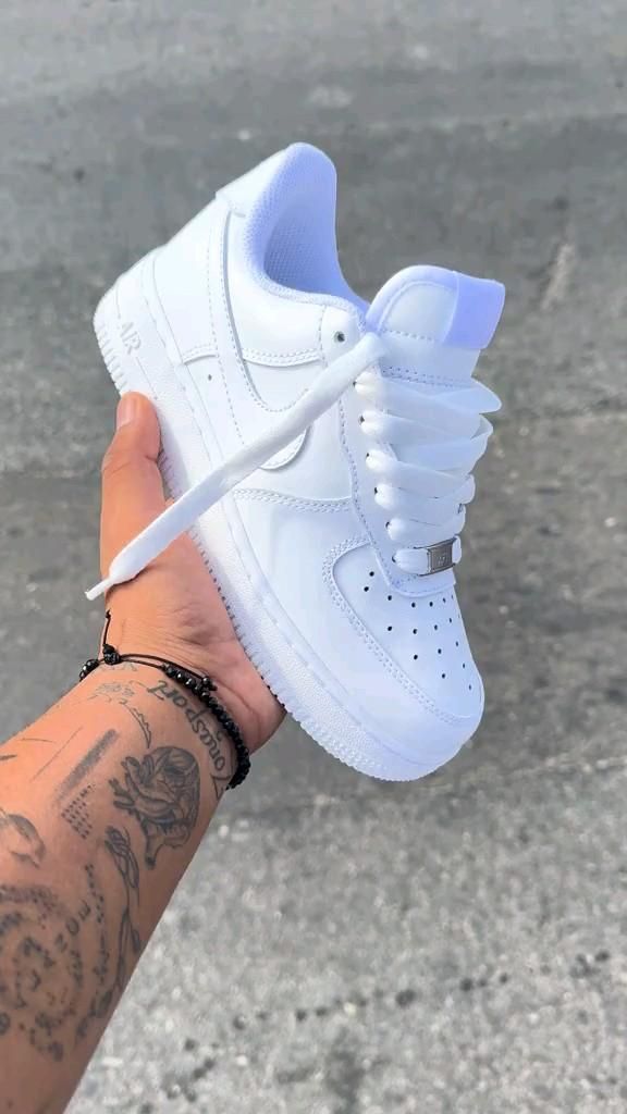NIKE AIR FORCE 1