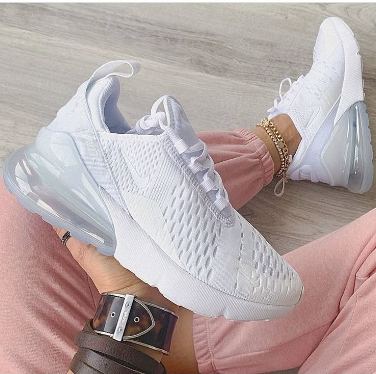 NIKE AIR 270