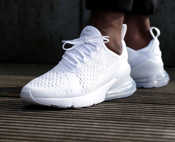 NIKE AIR 270
