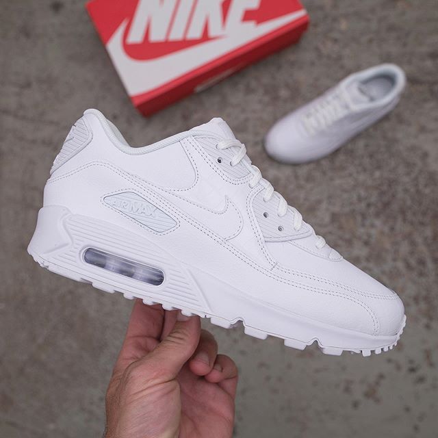 NIKE AIR MAX
